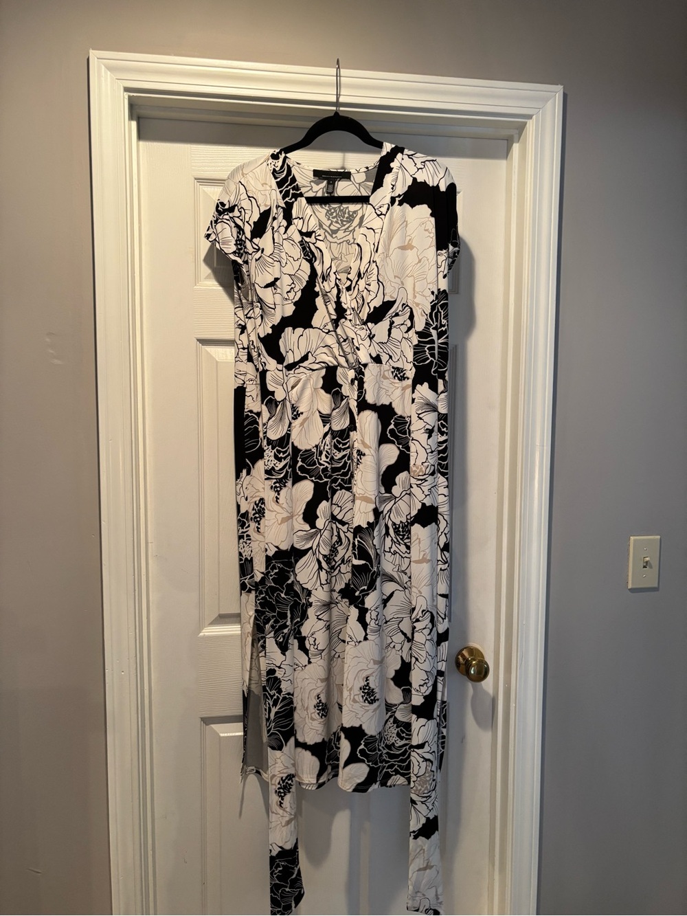White House Black Market Black, White & Cream Floral Wrap-Style Tunic